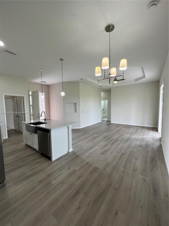 Recently Rented: $2,700 (4 beds, 2 baths, 1439 Square Feet)