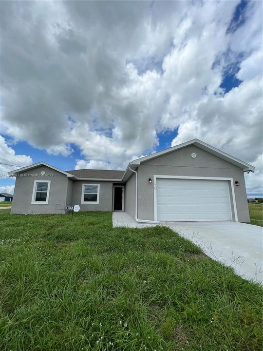 Recently Rented: $2,700 (4 beds, 2 baths, 1439 Square Feet)