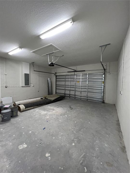 Recently Rented: $2,700 (4 beds, 2 baths, 1439 Square Feet)