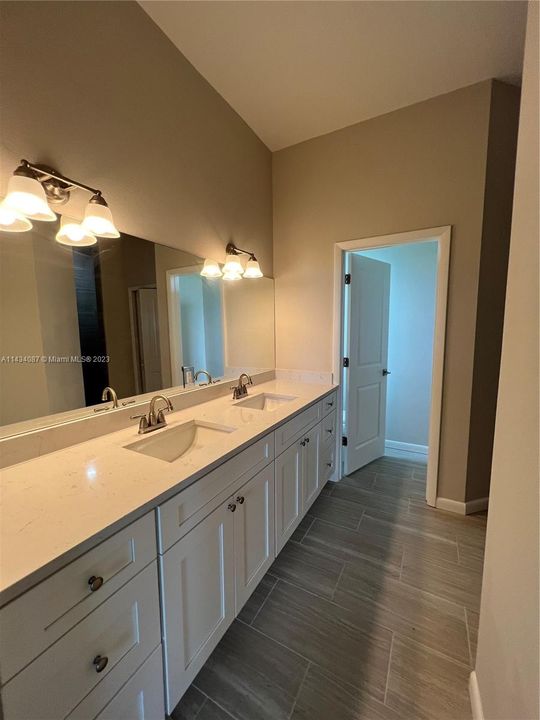 Recently Rented: $2,700 (4 beds, 2 baths, 1439 Square Feet)