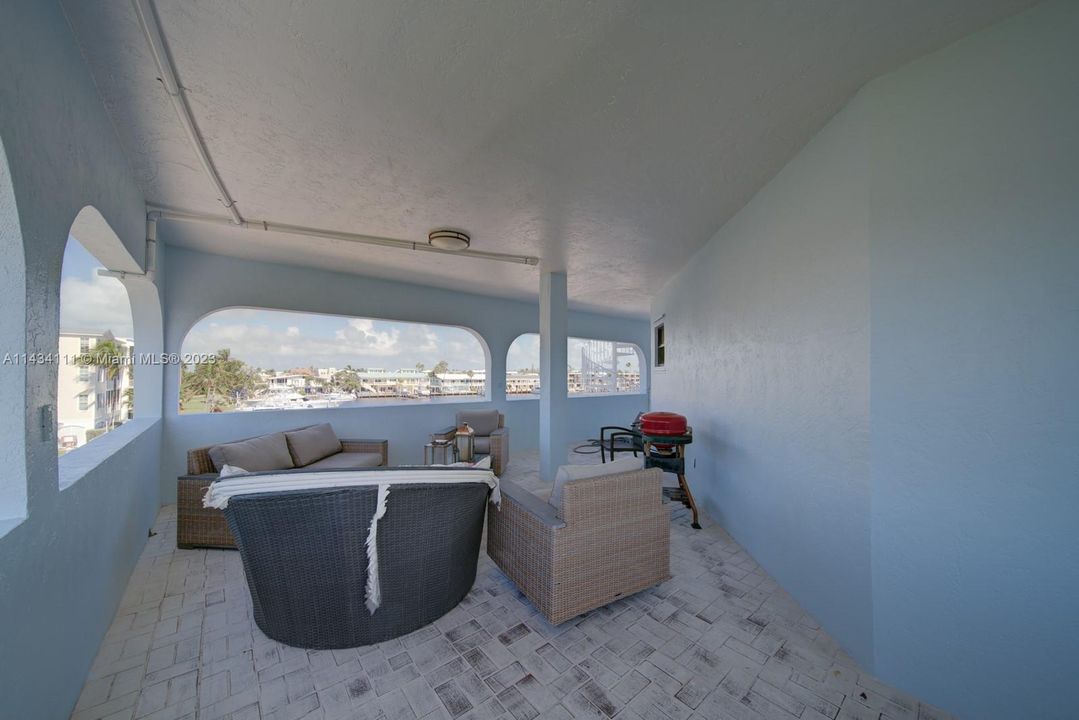 Recently Rented: $3,750 (3 beds, 2 baths, 6071 Square Feet)