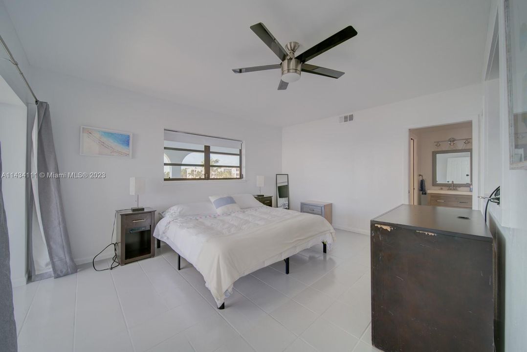 Recently Rented: $3,750 (3 beds, 2 baths, 6071 Square Feet)