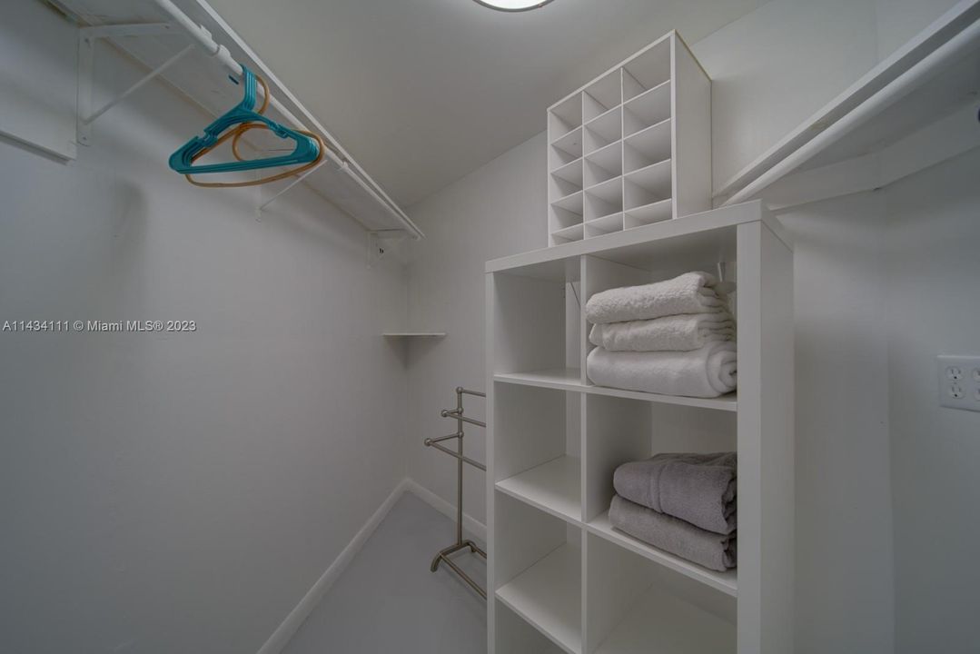 Recently Rented: $3,750 (3 beds, 2 baths, 6071 Square Feet)