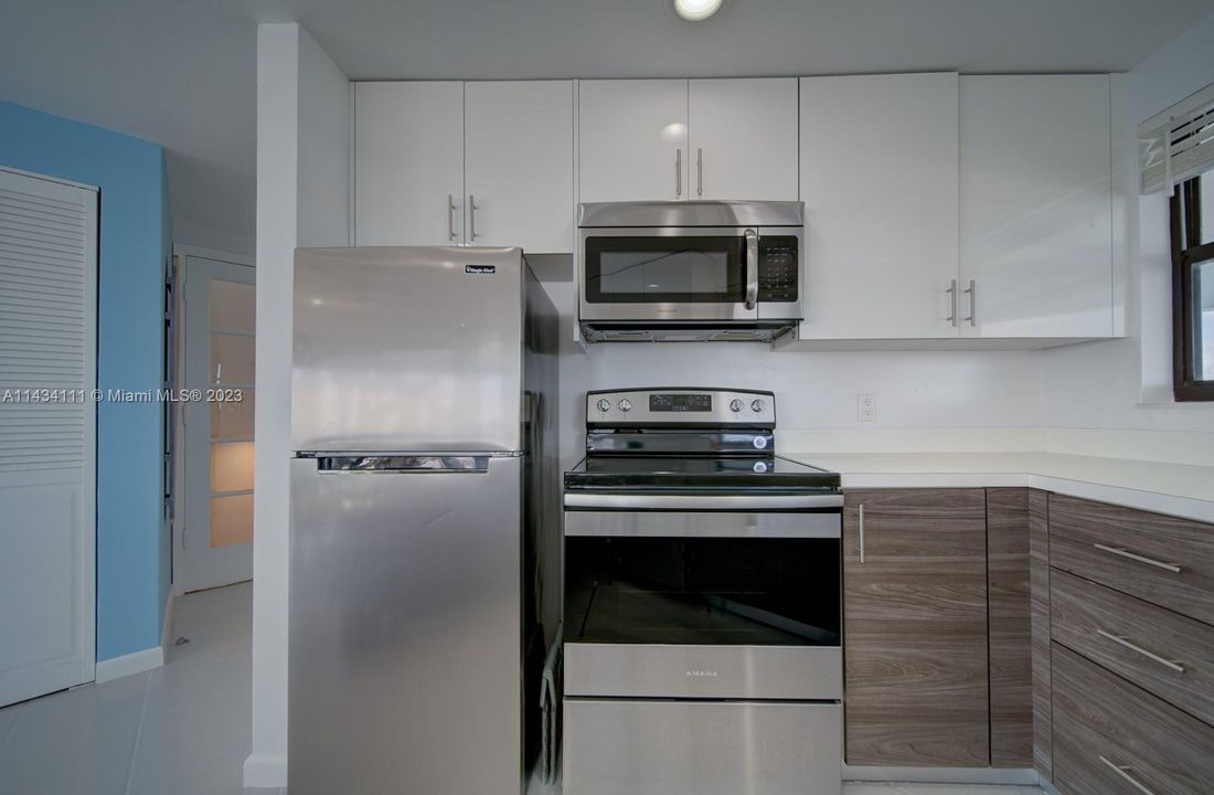 Recently Rented: $3,750 (3 beds, 2 baths, 6071 Square Feet)