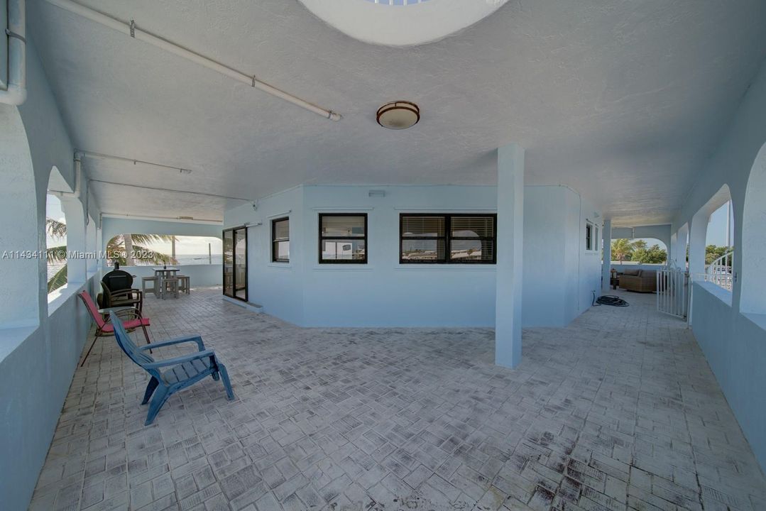 Recently Rented: $3,750 (3 beds, 2 baths, 6071 Square Feet)