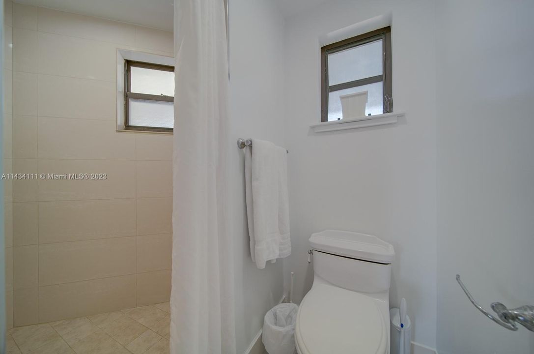 Recently Rented: $3,750 (3 beds, 2 baths, 6071 Square Feet)