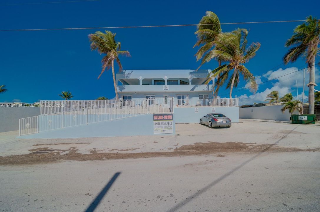 Recently Rented: $3,750 (3 beds, 2 baths, 6071 Square Feet)