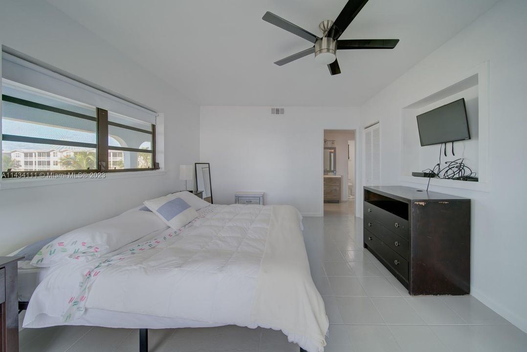 Recently Rented: $3,750 (3 beds, 2 baths, 6071 Square Feet)