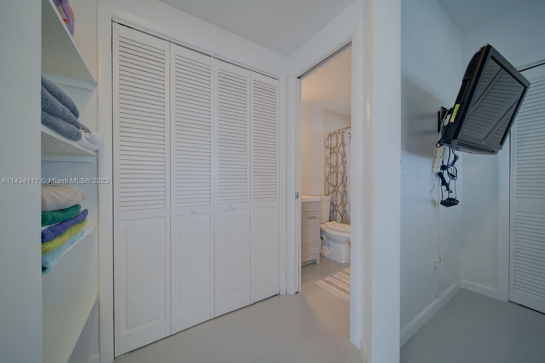 Recently Rented: $3,750 (3 beds, 2 baths, 6071 Square Feet)