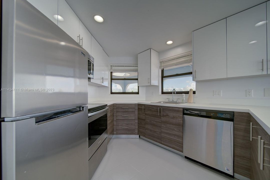 Recently Rented: $3,750 (3 beds, 2 baths, 6071 Square Feet)