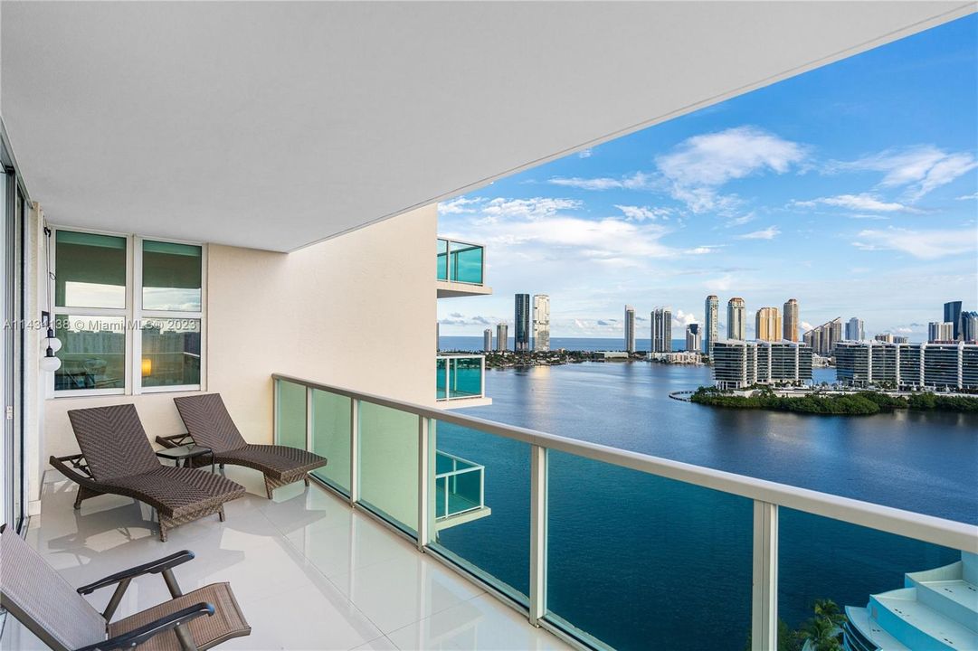 Recently Sold: $924,500 (3 beds, 3 baths, 1849 Square Feet)