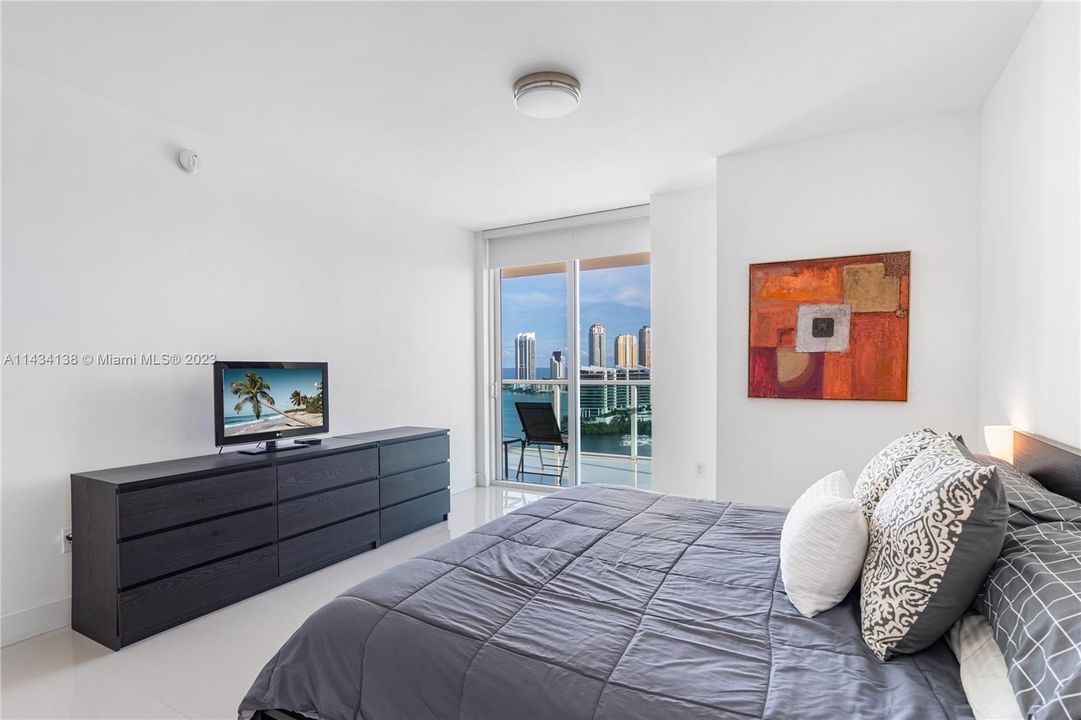 Recently Sold: $924,500 (3 beds, 3 baths, 1849 Square Feet)