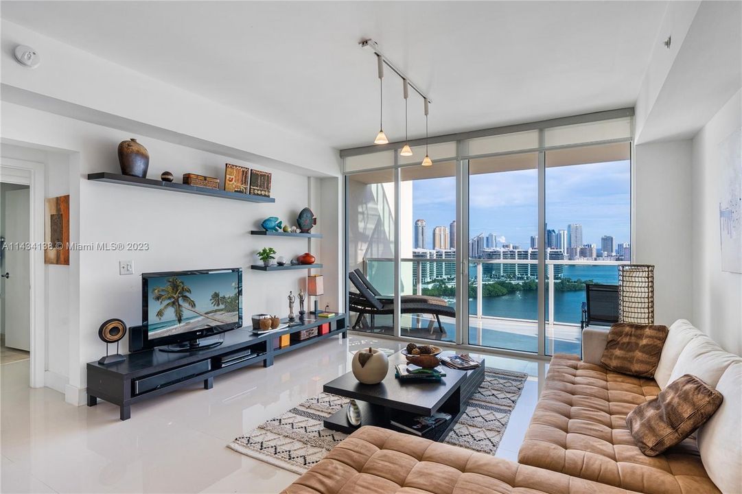 Recently Sold: $924,500 (3 beds, 3 baths, 1849 Square Feet)