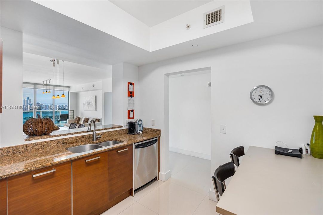 Recently Sold: $924,500 (3 beds, 3 baths, 1849 Square Feet)