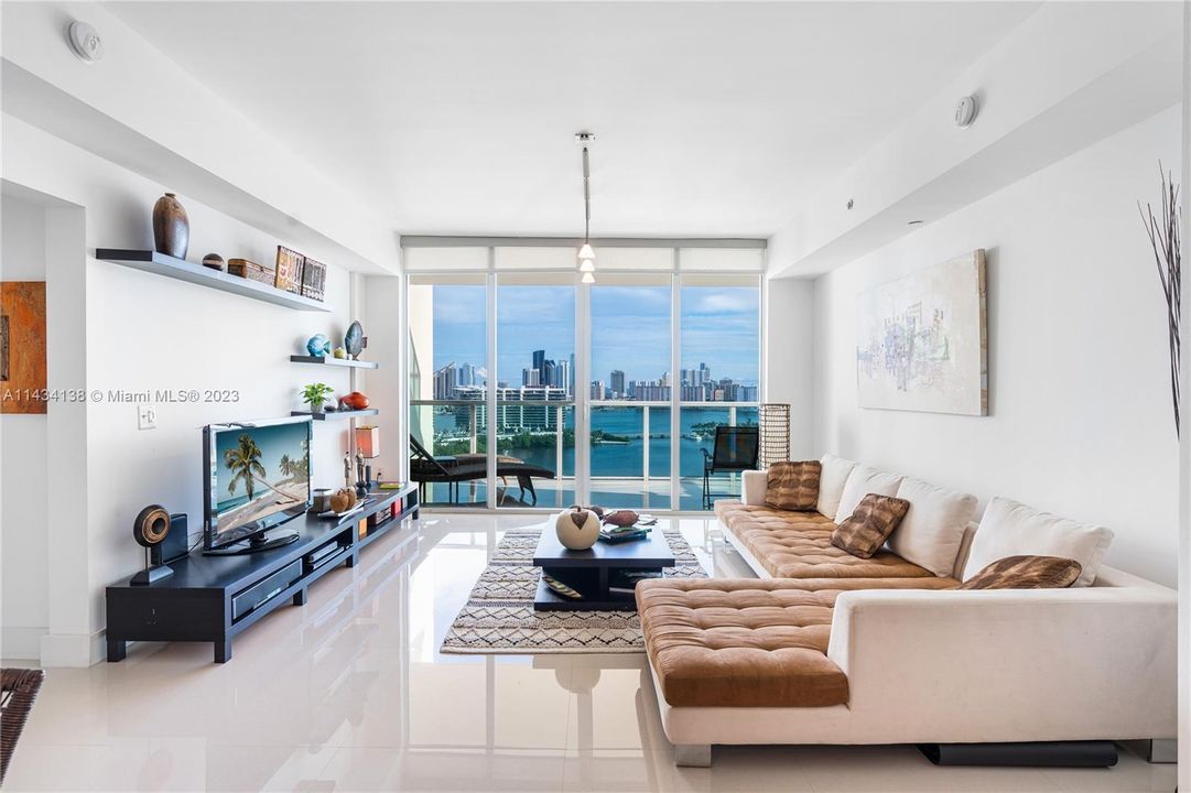 Recently Sold: $924,500 (3 beds, 3 baths, 1849 Square Feet)