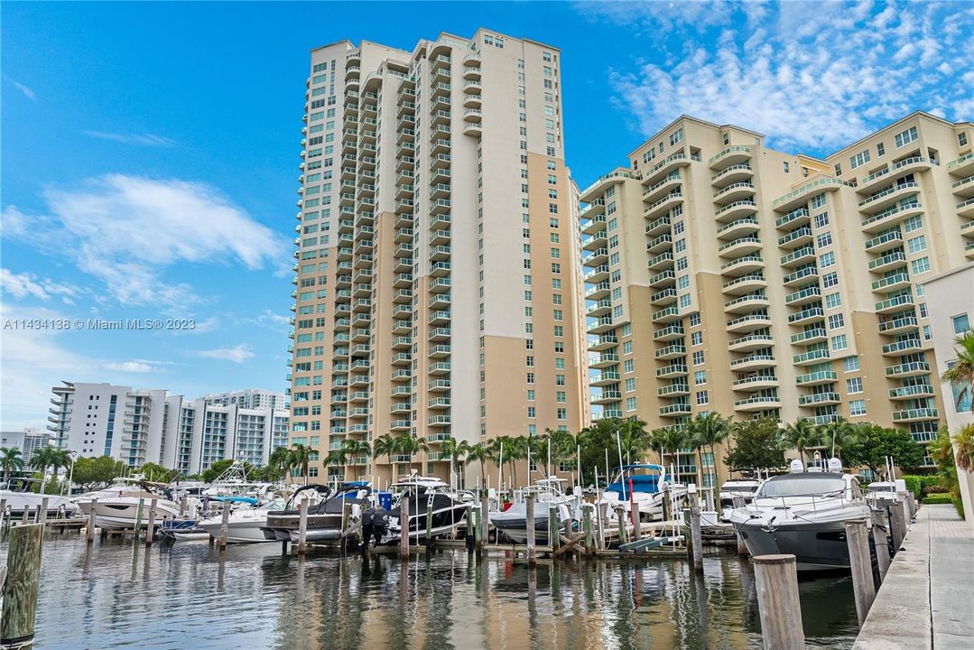 Recently Sold: $924,500 (3 beds, 3 baths, 1849 Square Feet)