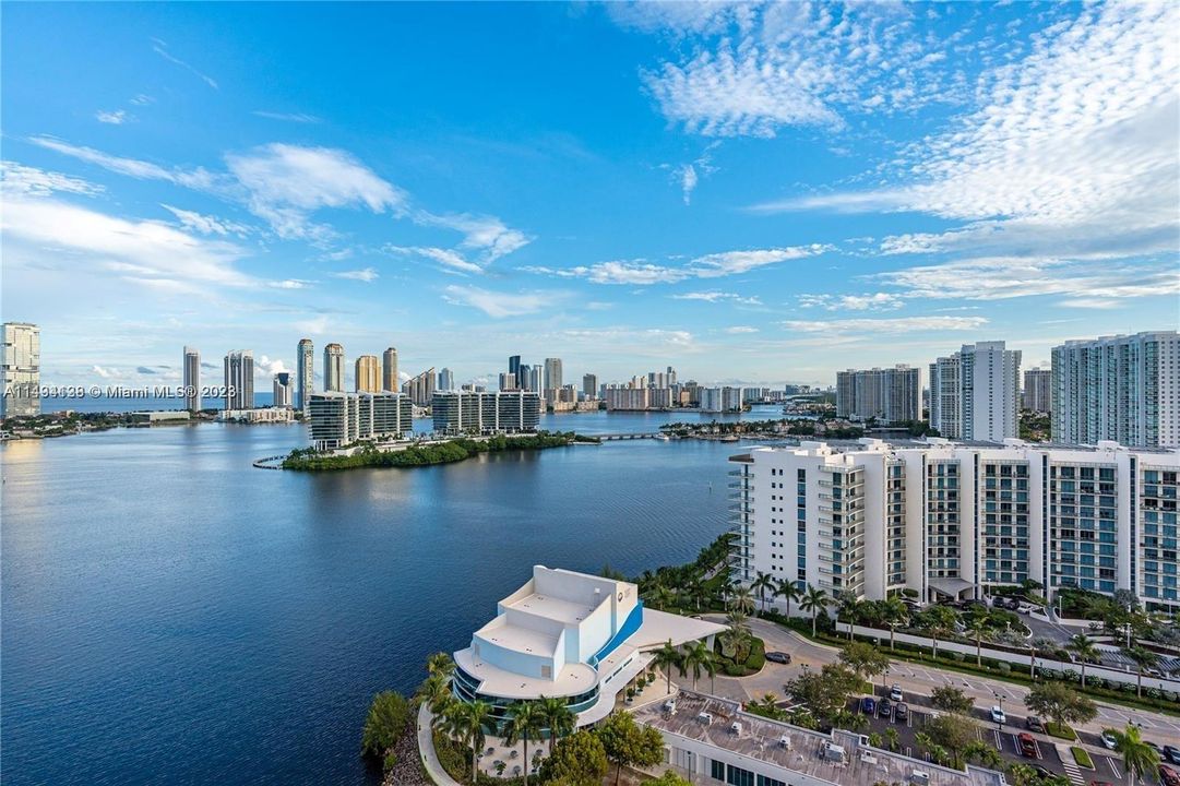 Recently Sold: $924,500 (3 beds, 3 baths, 1849 Square Feet)