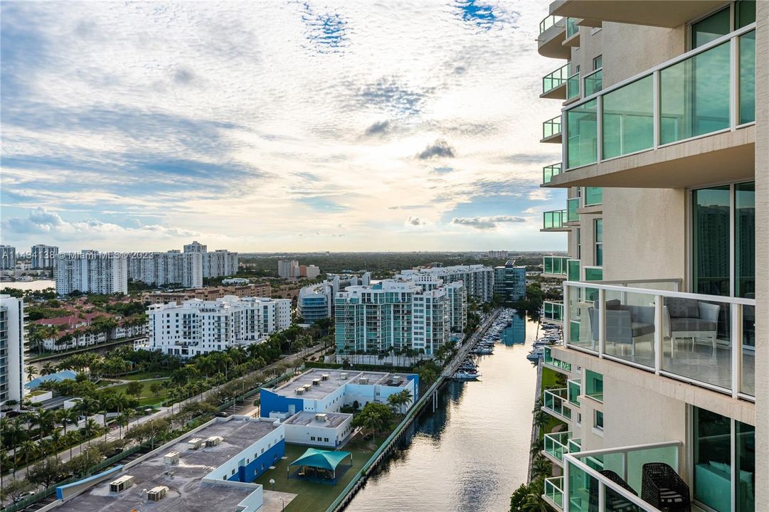 Recently Sold: $924,500 (3 beds, 3 baths, 1849 Square Feet)