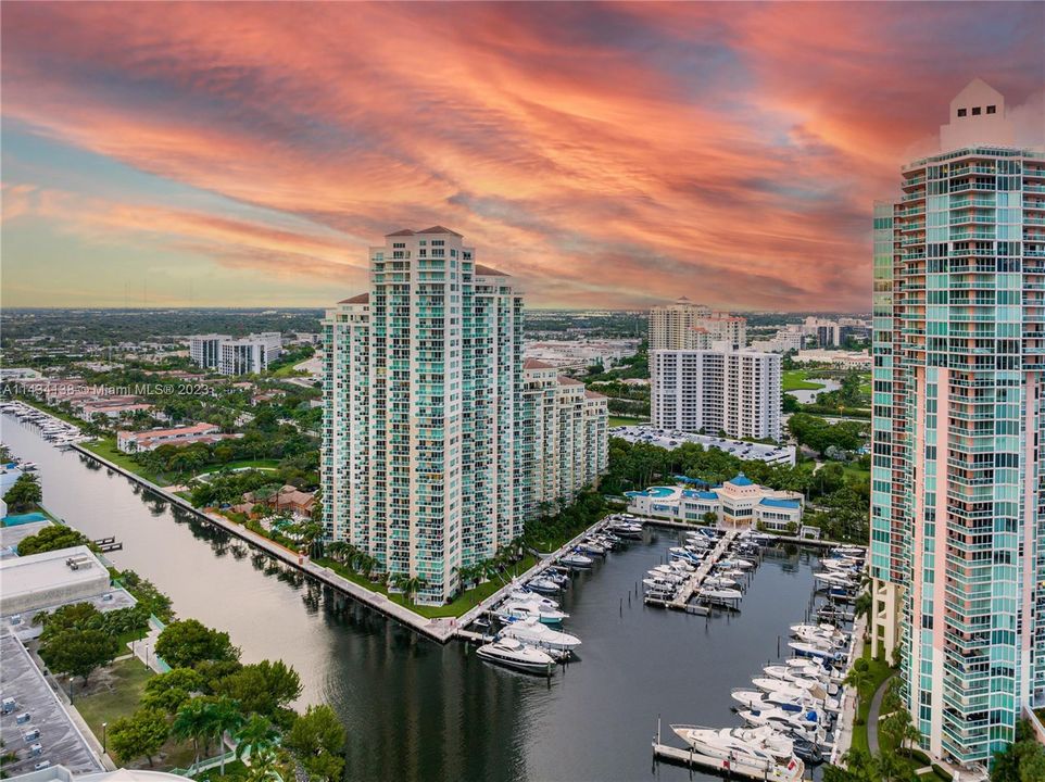 Recently Sold: $924,500 (3 beds, 3 baths, 1849 Square Feet)