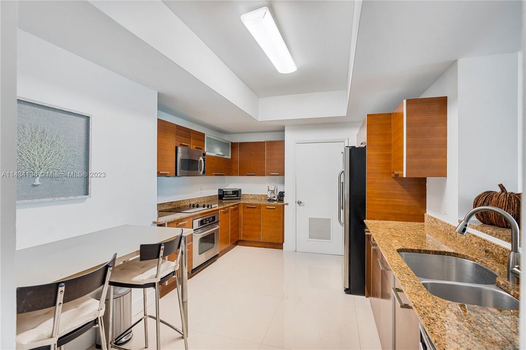 Recently Sold: $924,500 (3 beds, 3 baths, 1849 Square Feet)