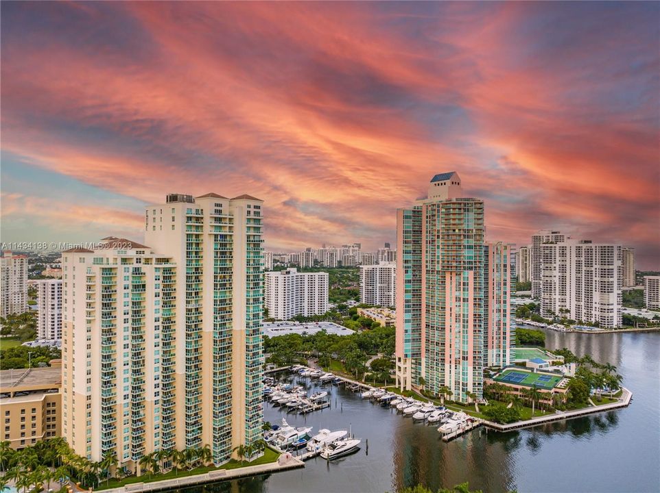 Recently Sold: $924,500 (3 beds, 3 baths, 1849 Square Feet)