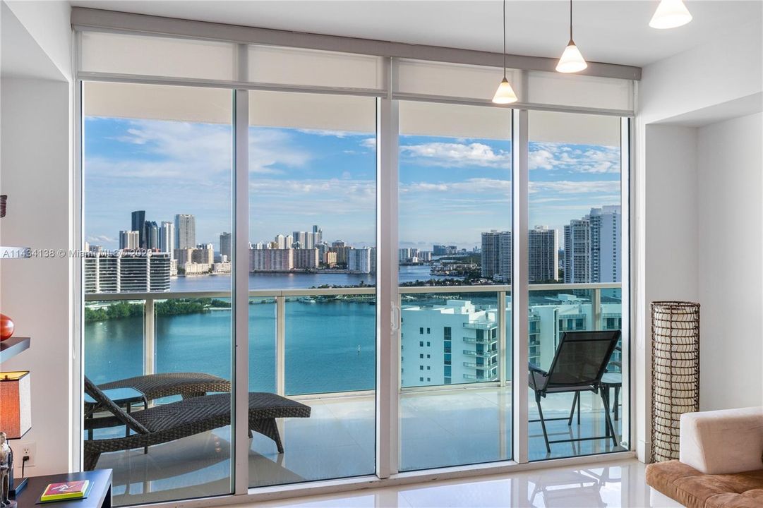 Recently Sold: $924,500 (3 beds, 3 baths, 1849 Square Feet)