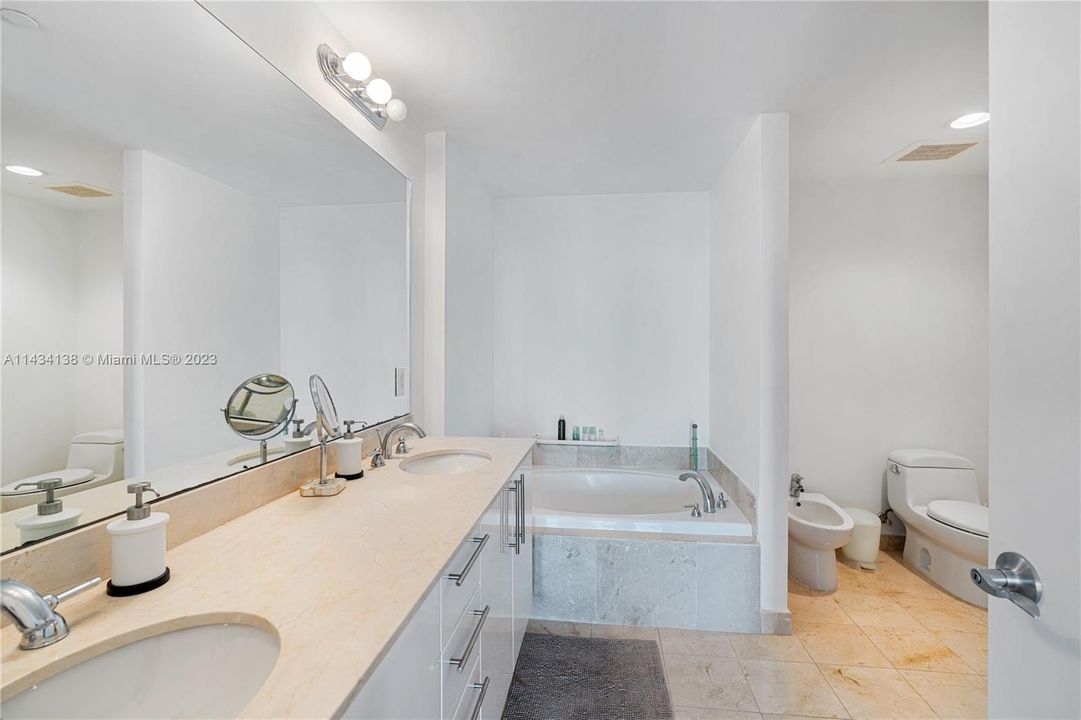 Recently Sold: $924,500 (3 beds, 3 baths, 1849 Square Feet)