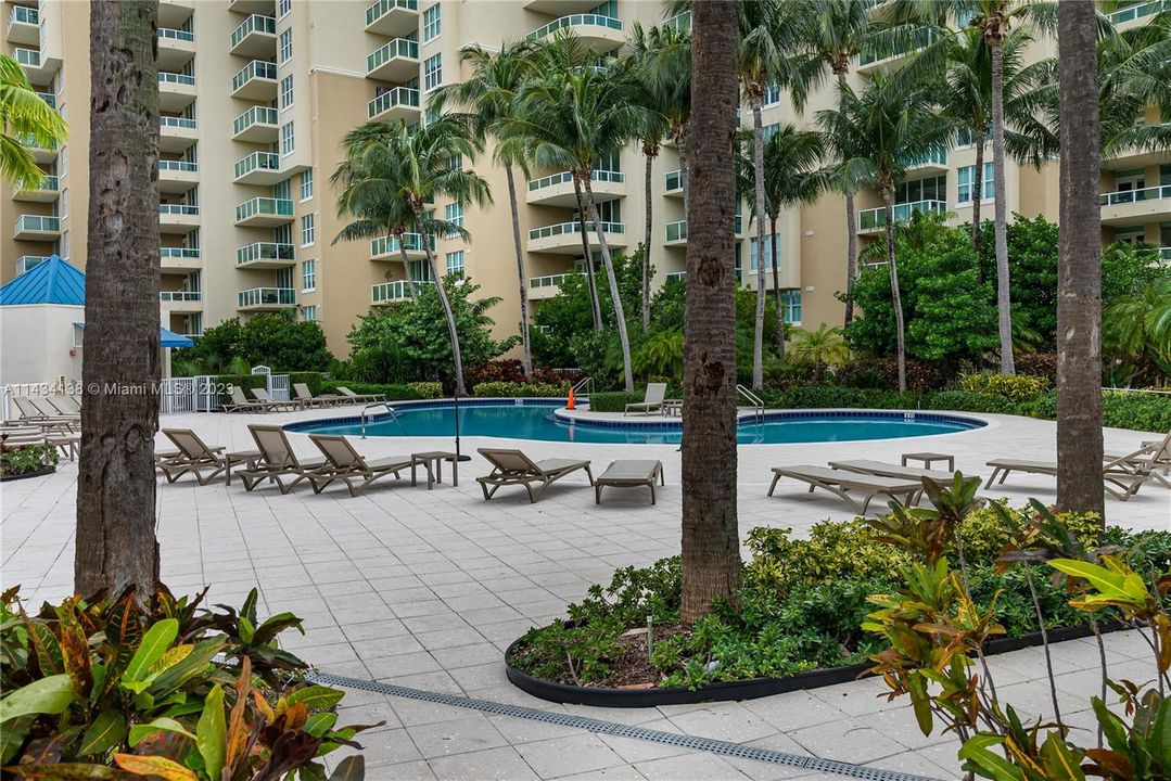 Recently Sold: $924,500 (3 beds, 3 baths, 1849 Square Feet)