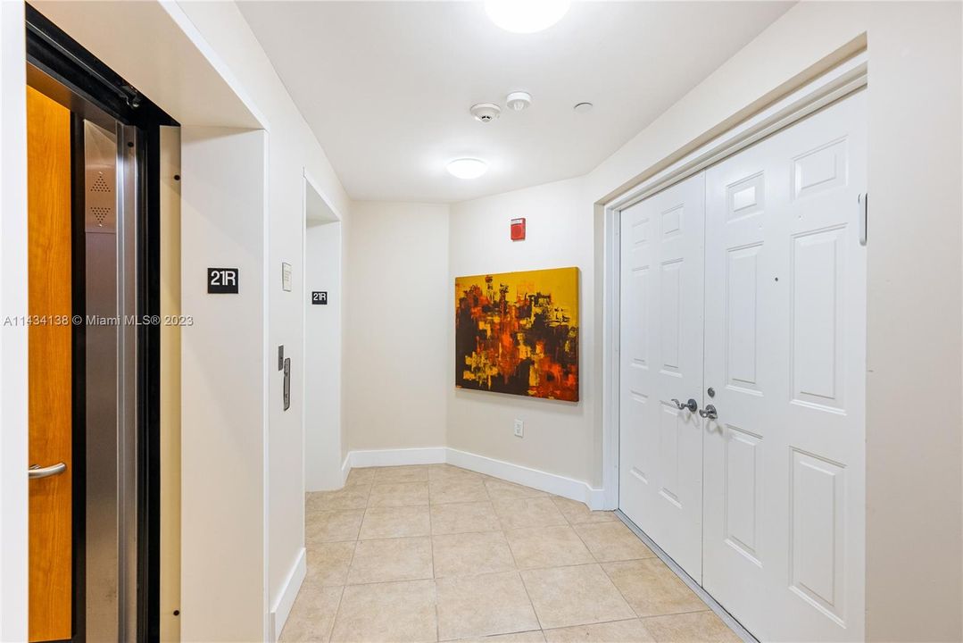 Recently Sold: $924,500 (3 beds, 3 baths, 1849 Square Feet)