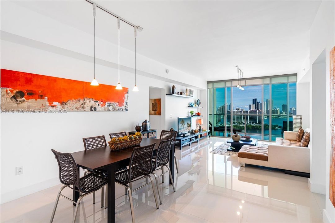 Recently Sold: $924,500 (3 beds, 3 baths, 1849 Square Feet)