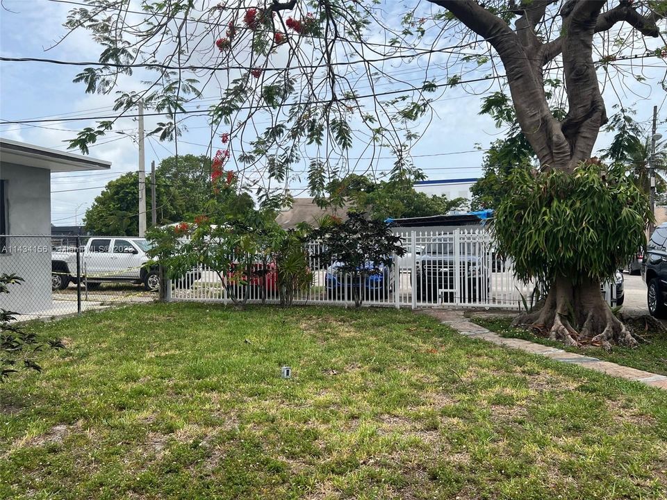 Recently Sold: $485,000 (2 beds, 1 baths, 660 Square Feet)