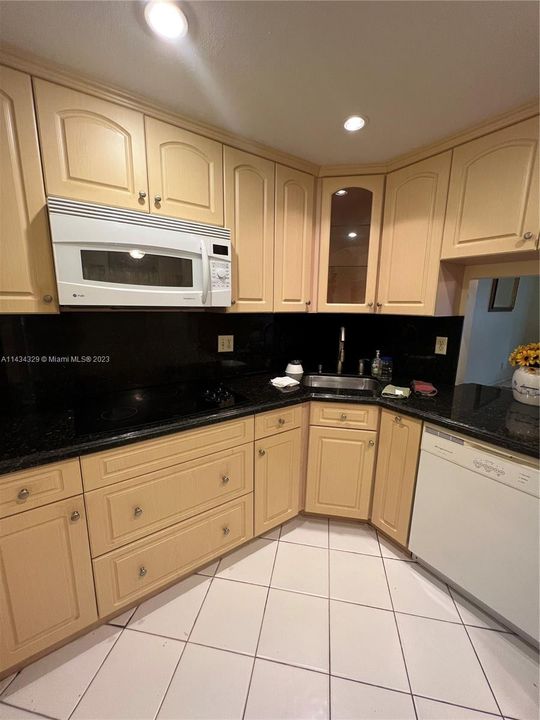 Recently Rented: $1,400 (1 beds, 1 baths, 660 Square Feet)
