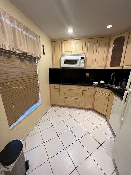 Recently Rented: $1,400 (1 beds, 1 baths, 660 Square Feet)