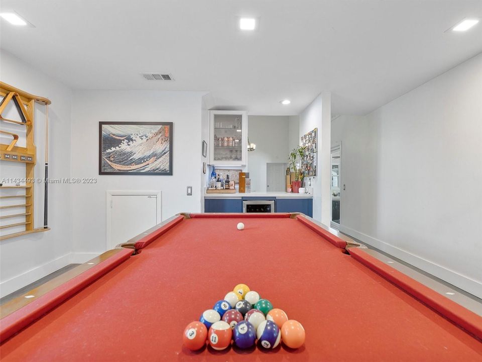 Recently Rented: $6,700 (6 beds, 4 baths, 3738 Square Feet)