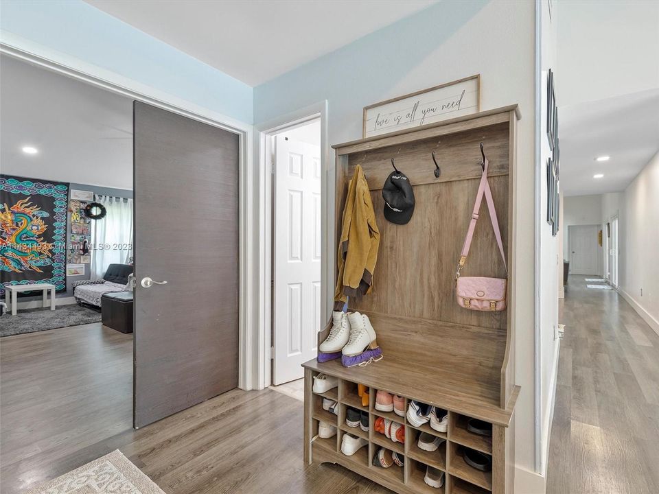 Recently Rented: $6,700 (6 beds, 4 baths, 3738 Square Feet)