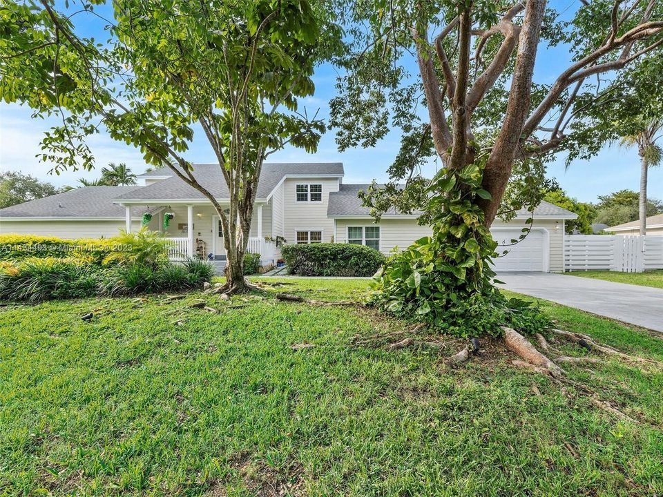 Recently Rented: $6,700 (6 beds, 4 baths, 3738 Square Feet)