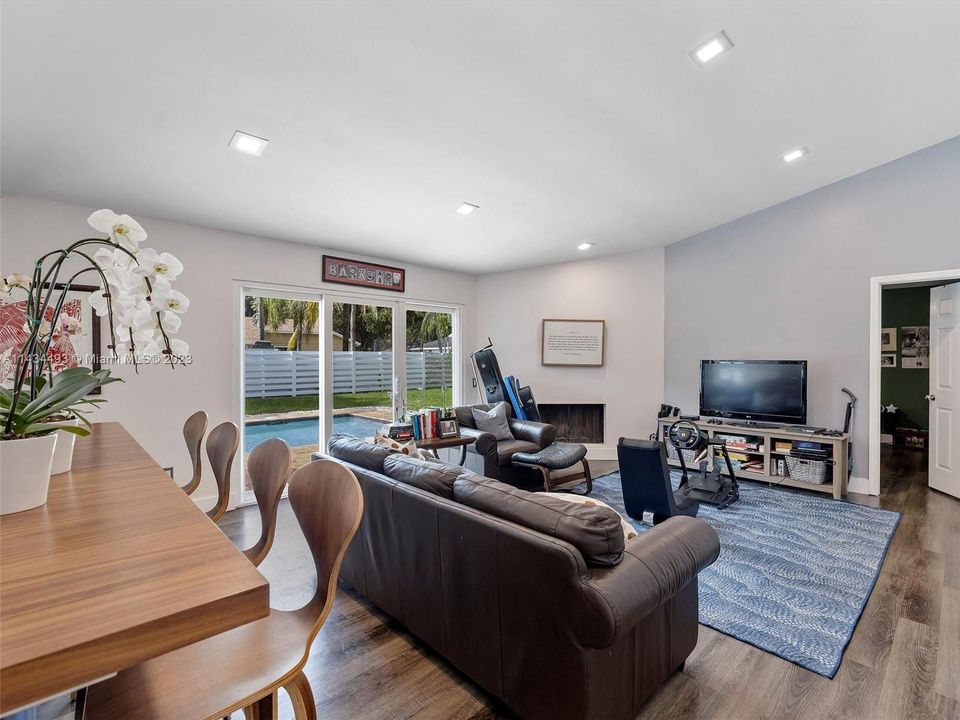 Recently Rented: $6,700 (6 beds, 4 baths, 3738 Square Feet)