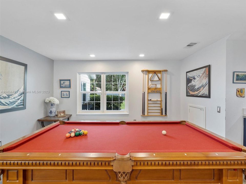 Recently Rented: $6,700 (6 beds, 4 baths, 3738 Square Feet)