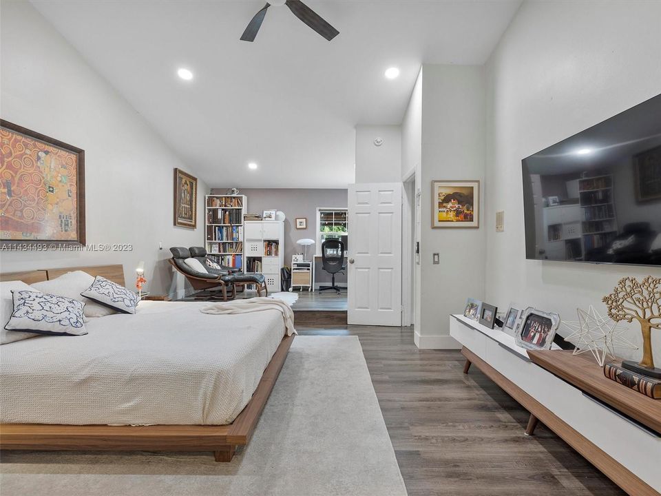 Recently Rented: $6,700 (6 beds, 4 baths, 3738 Square Feet)