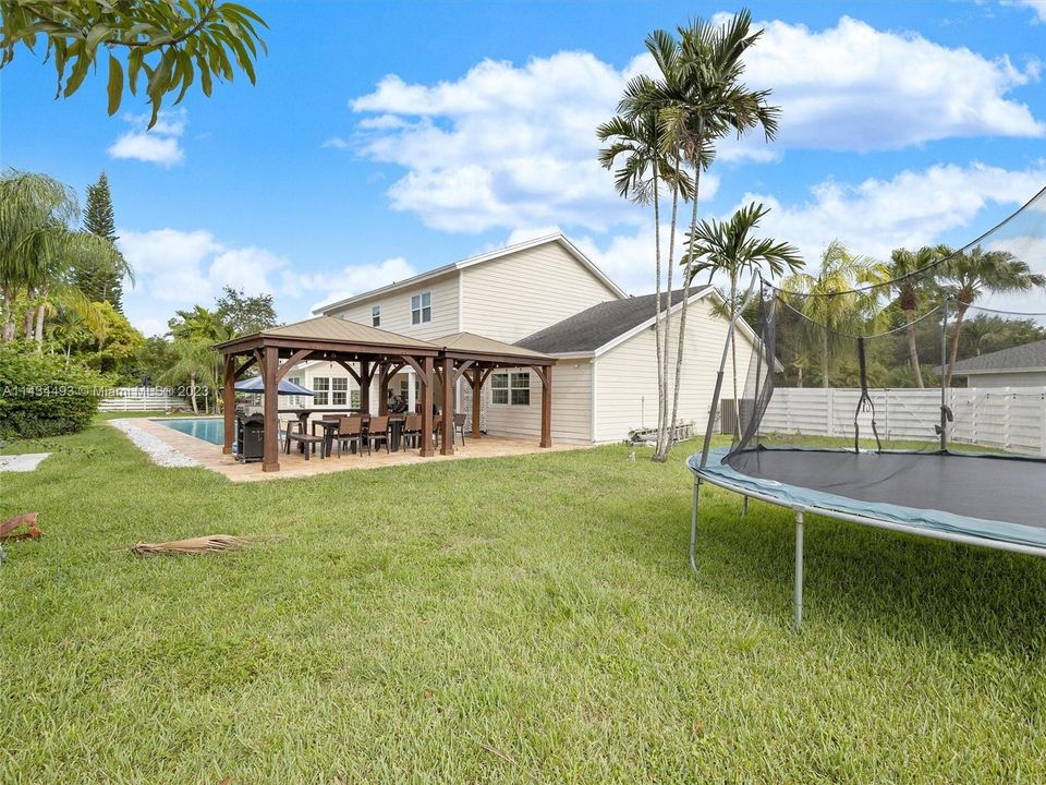 Recently Rented: $6,700 (6 beds, 4 baths, 3738 Square Feet)