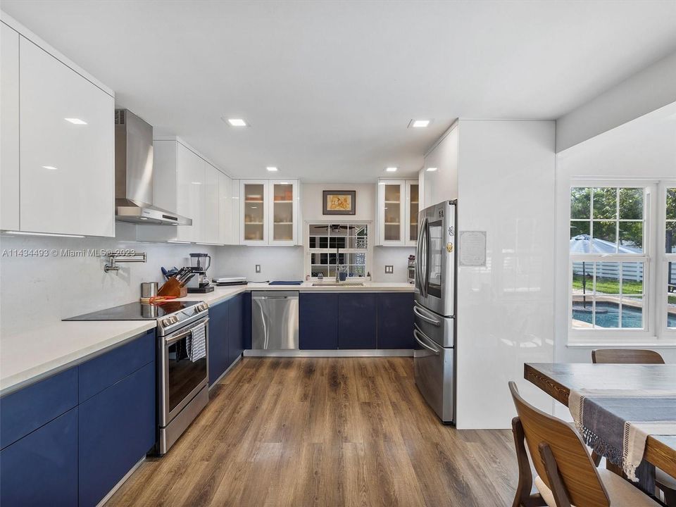 Recently Rented: $6,700 (6 beds, 4 baths, 3738 Square Feet)