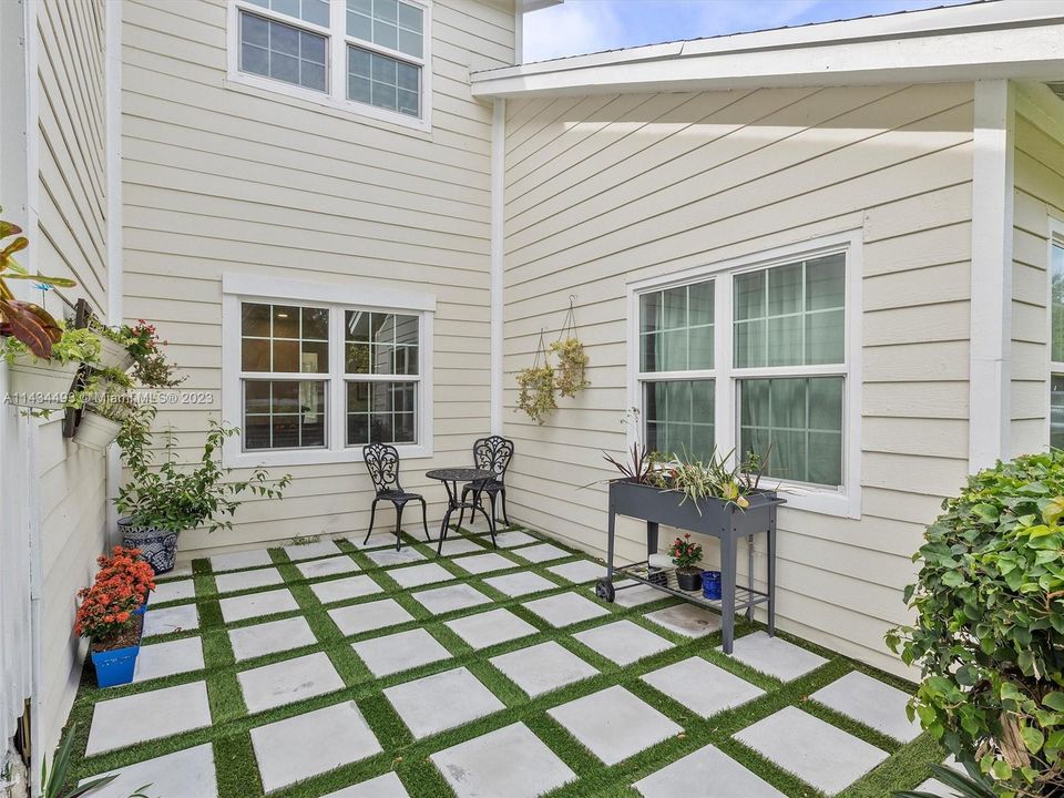 Her Tea Patio/ Private Patio