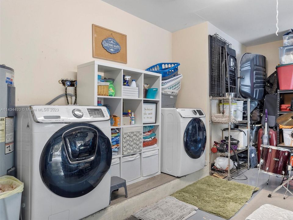 Recently Rented: $6,700 (6 beds, 4 baths, 3738 Square Feet)