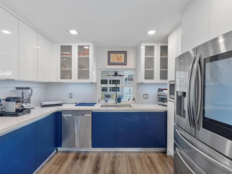 Recently Rented: $6,700 (6 beds, 4 baths, 3738 Square Feet)