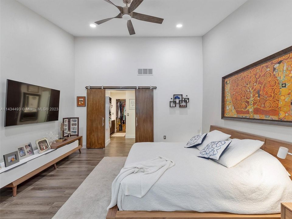 Recently Rented: $6,700 (6 beds, 4 baths, 3738 Square Feet)