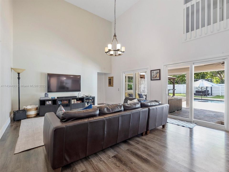 Recently Rented: $6,700 (6 beds, 4 baths, 3738 Square Feet)