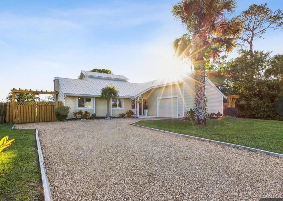 Recently Rented: $3,800 (3 beds, 2 baths, 1476 Square Feet)