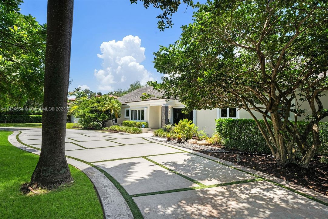 Недавно продано: $3,300,000 (5 спален, 4 ванн, 3885 Квадратных фут)