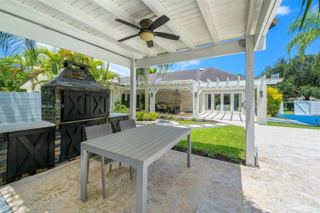 Недавно продано: $3,300,000 (5 спален, 4 ванн, 3885 Квадратных фут)