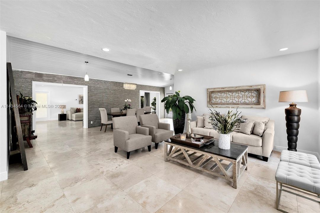 Недавно продано: $3,300,000 (5 спален, 4 ванн, 3885 Квадратных фут)